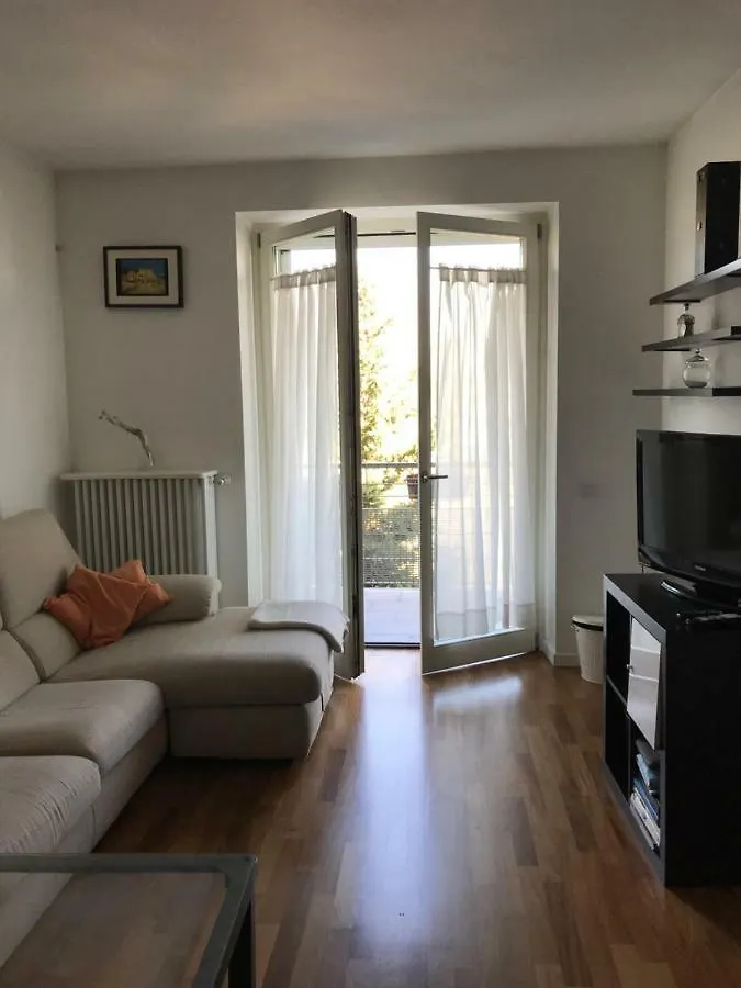 Cozy Naviglio Pavese Apartment Mediolan